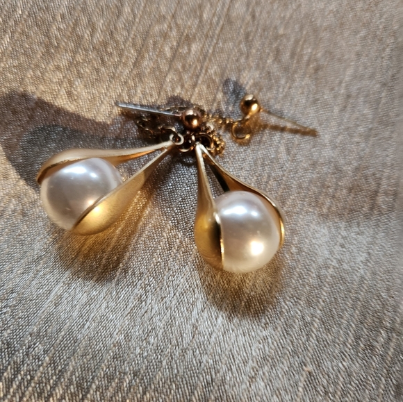 Pearl and gold earrings - Picture 2 of 4